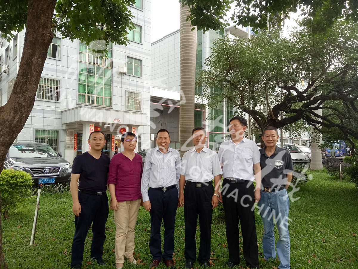 总装备部刘思刚少将、新华社李建琦博士一行莅临杏彩·体育公司考察指导
